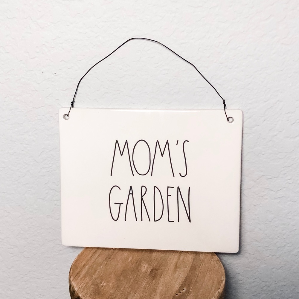 Rae Dunn Mom’s Garden Plaque